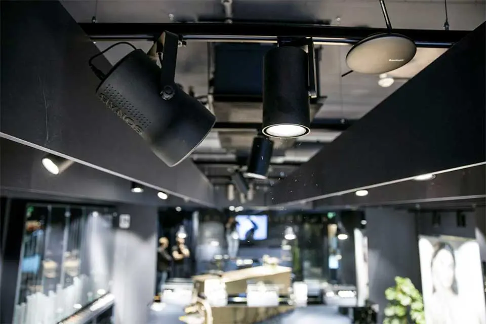 Wireless Restaurant Sound System: A Modern Setup with Soundsuit and Audio Pro Business
